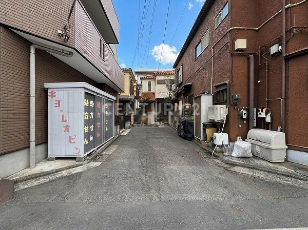 �����s��c�擌��J1���ڂ̓y�n�̑O�ʓ��H�܂ތ��n�ʐ^