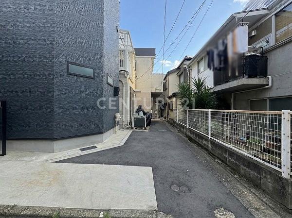 �����s�ڍ��撆��1���ڂ̒��È�ˌ��Ă̑O�ʓ��H�܂ތ��n�ʐ^