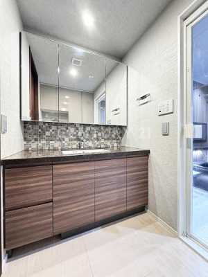 �����s�i��擌�ܔ��c5���� 21-13�̒��Ã}���V�����̐��ʑ�E���ʏ�