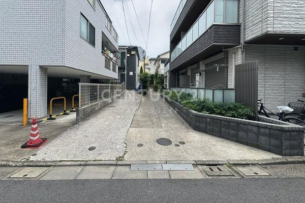 �����s�i��揬�R6���ڂ̓y�n�̑O�ʓ��H�܂ތ��n�ʐ^