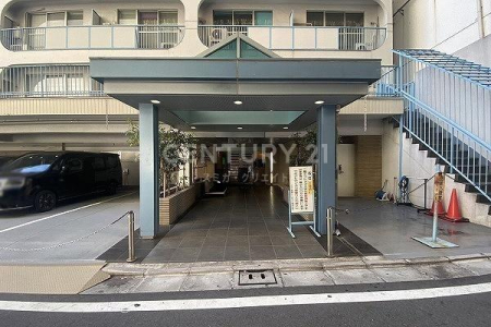 �����s�a�J��F�c�쒬 12-3�̒��Ã}���V�����̃G���g�����X