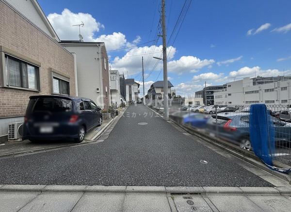 �����s��c���n��4���ڂ̒��È�ˌ��Ă̑O�ʓ��H�܂ތ��n�ʐ^