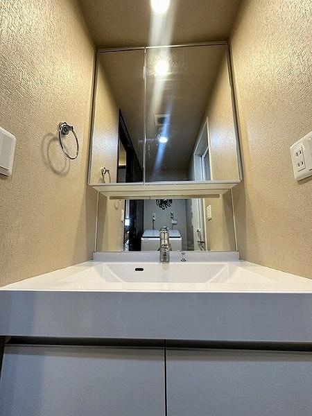 �����s���c�J��D��7���� 17-8�̒��Ã}���V�����̐��ʑ�E���ʏ�