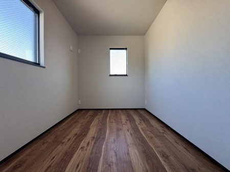 �����s�i�����4���ڂ̐V�z��ˌ��Ă̗m��