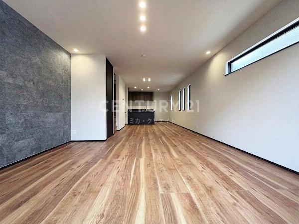 �����s�i�����4���ڂ̐V�z��ˌ��Ẵ��r���O