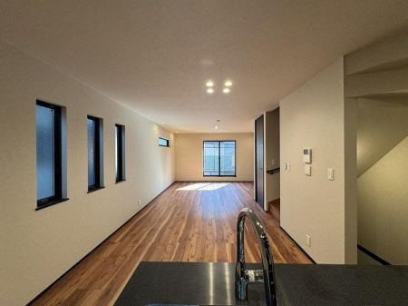 �����s�i�����4���ڂ̐V�z��ˌ��Ẵ��r���O