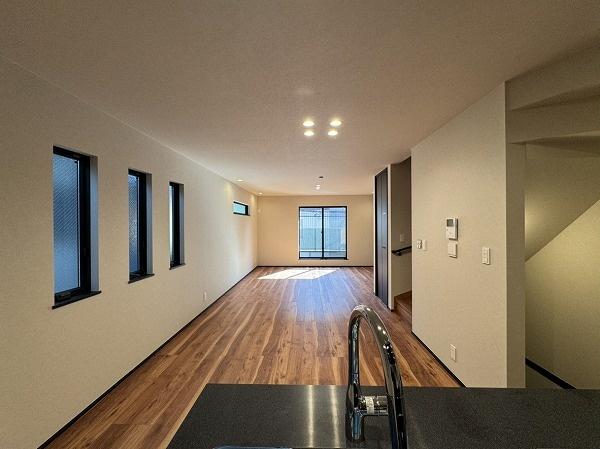 �����s�i�����4���ڂ̐V�z��ˌ��Ẵ��r���O