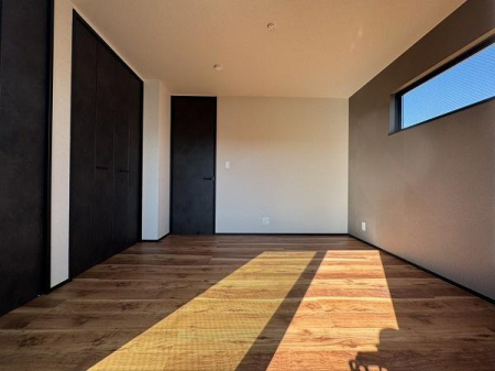 �����s�i�����4���ڂ̐V�z��ˌ��Ă̐Q��