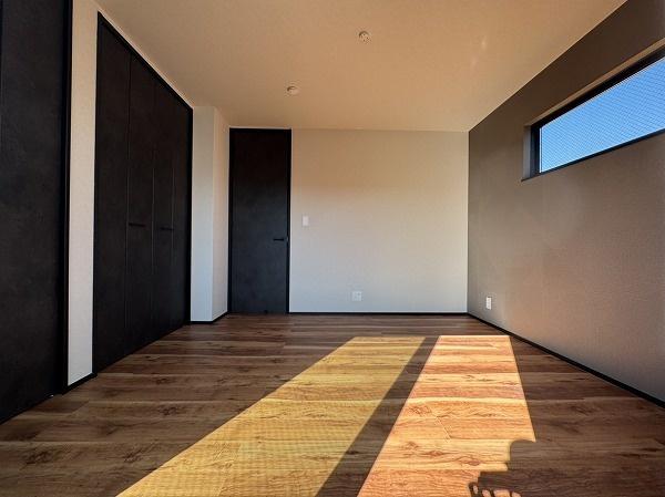 �����s�i�����4���ڂ̐V�z��ˌ��Ă̐Q��