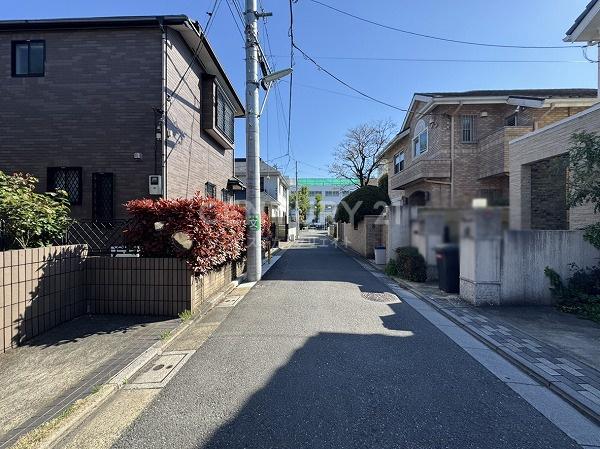 �����s���c�J�搬��9���ڂ̒��È�ˌ��Ă̑O�ʓ��H�܂ތ��n�ʐ^