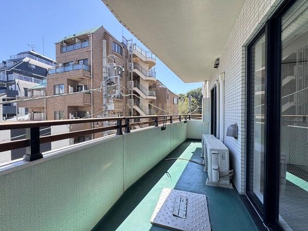 �����s�a�J���X��1���� 6-8�̒��Ã}���V�����̃o���R�j�[