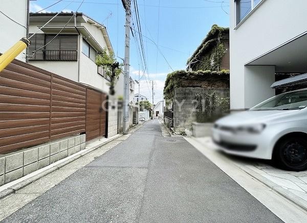 �����s�i��揬�R6���ڂ̒��È�ˌ��Ă̑O�ʓ��H�܂ތ��n�ʐ^