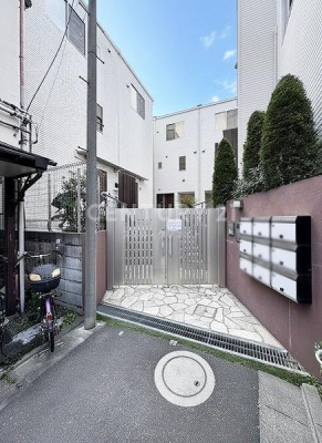 �����s���c�J�扺�n4���� 23-14�̒��Ã^�E���n�E�X�̃G���g�����X