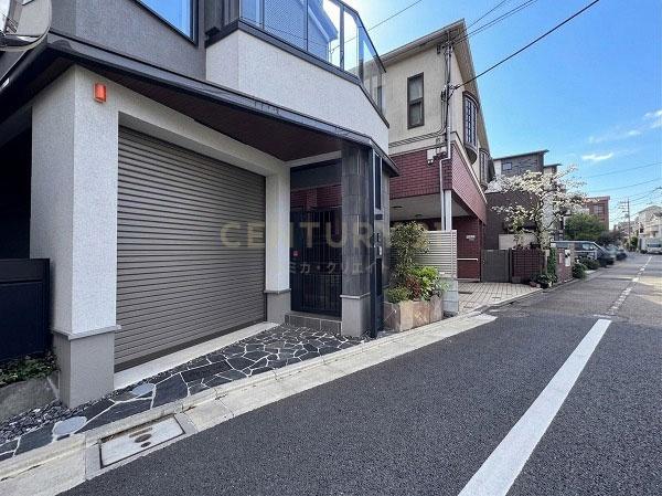 �����s���c�J�擙�X��7���ڂ̒��È�ˌ��Ă̑O�ʓ��H�܂ތ��n�ʐ^