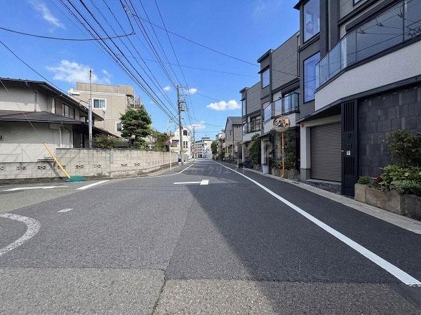 �����s���c�J�擙�X��7���ڂ̒��È�ˌ��Ă̑O�ʓ��H�܂ތ��n�ʐ^