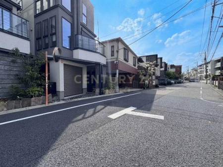 �����s���c�J�擙�X��7���ڂ̒��È�ˌ��Ă̑O�ʓ��H�܂ތ��n�ʐ^