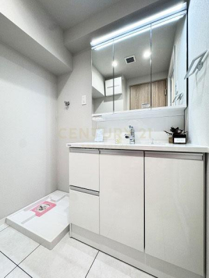 �����s��c���X�{��2���� 4-22�̒��Ã}���V�����̐��ʑ�E���ʏ�