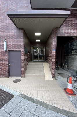 �����s��c���X�{��2���� 4-22�̒��Ã}���V�����̃G���g�����X