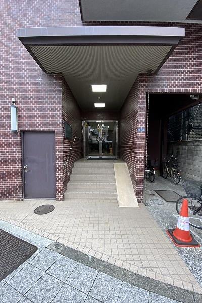 �����s��c���X�{��2���� 4-22�̒��Ã}���V�����̃G���g�����X