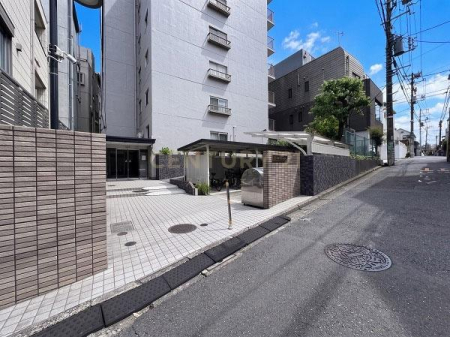 �����s�a�J���X��2���� 39-7�̒��Ã}���V�����̃G���g�����X