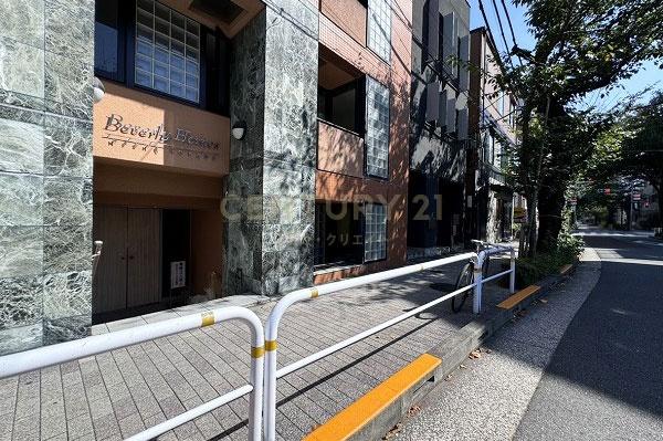 �����s�i���`��5���� 7-20�̒��Ã}���V�����̃G���g�����X