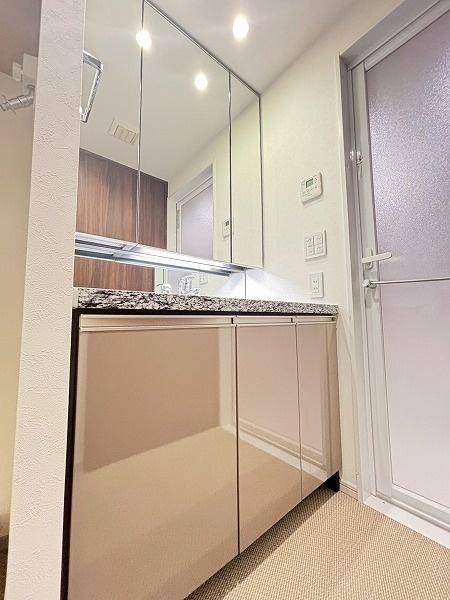 �����s�i���k�i��3���� 11-5�̒��Ã}���V�����̐��ʑ�E���ʏ�