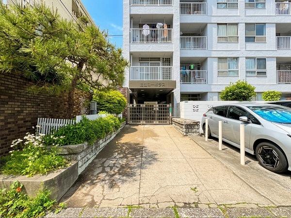 �����s�`��O�c2���� 2-27�̒��Ã}���V�����̃G���g�����X