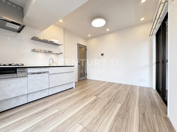 �����s�a�J��b���1���� 32-6�̒��Ã}���V�����̃��r���O