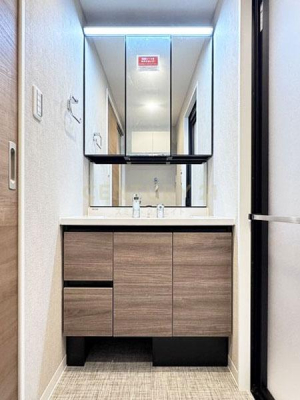 �����s�]���扎�]1���� 1-7�̒��Ã}���V�����̐��ʑ�E���ʏ�