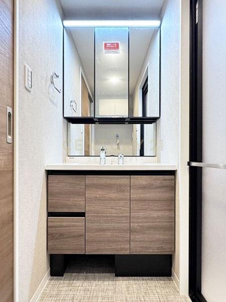 �����s�]���扎�]1���� 1-7�̒��Ã}���V�����̐��ʑ�E���ʏ�