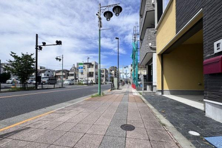 �����s��c���r��5���ڂ̒��È�ˌ��Ă̑O�ʓ��H�܂ތ��n�ʐ^