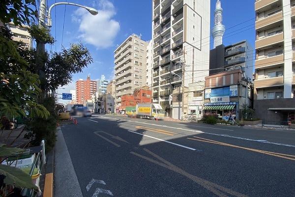 ヴェラハイツ本所吾妻橋 建物前面道路～外観（2023.1撮影）