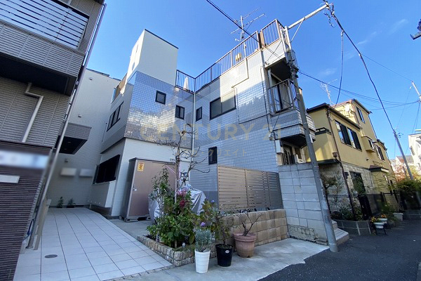 「三軒茶屋」 中古一戸建て 建物外観(2021.12撮影)
