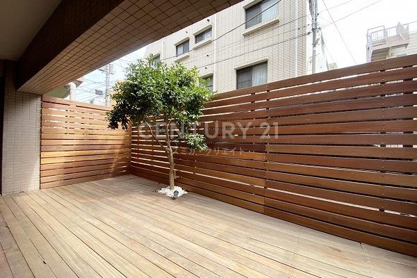 ナイスアーバン蒲田 専用庭(ウッドデッキ敷)