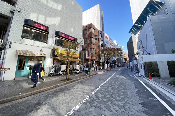 赤坂ロイヤルプラザ 建物前面道路