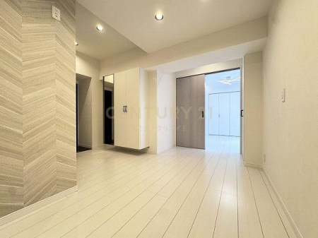�����s�a�J�挳��X�ؒ� 51-24�̒��Ã}���V�����̃��r���O