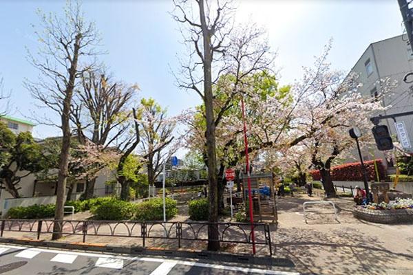 �����s���c�J��{��3���� 12-18�̒��Ã}���V�����̎��ӊ�