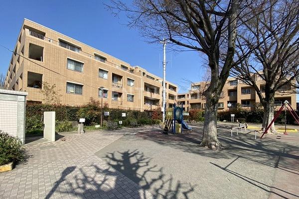 マスターズガーデン世田谷桜 建物外観(2023.3撮影)