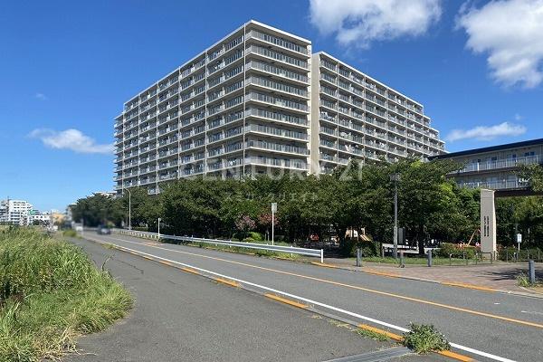 多摩川芙蓉ハイツ3号棟 建物外観(2023.8撮影)
