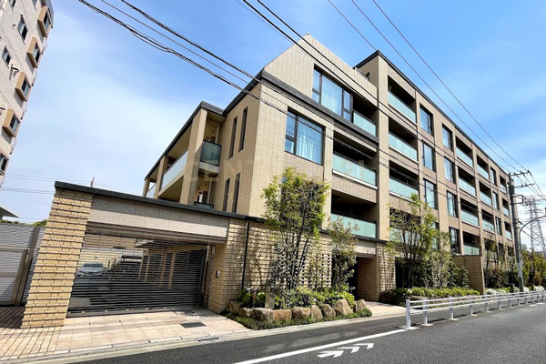 プラウド目黒東が丘 建物外観(2021.4撮影)