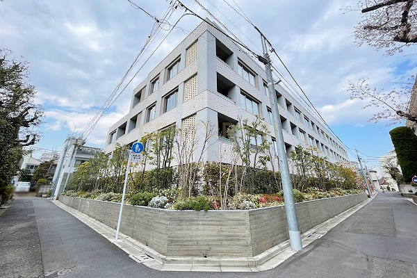 イニシアクラウド渋谷笹塚 建物外観(2022.3撮影)