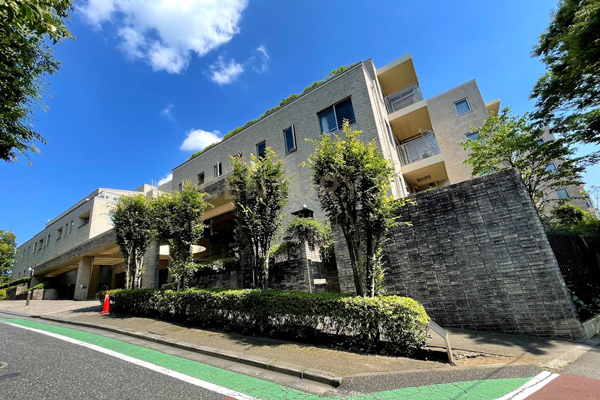 プラウド成城 建物外観(2021.6撮影)